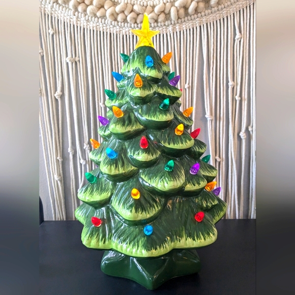 Mr. Christmas ceramic nostalgia lightup Christmas tree 15" - Picture 1 of 3